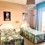 Ronda 3 Beachfront Apartment *