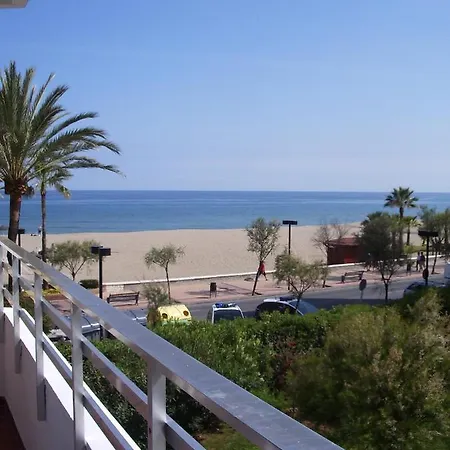 Ronda 3 Beachfront * 푸엔히롤라
