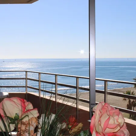 Ronda 3 Beachfront 푸엔히롤라