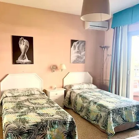 Ronda 3 Beachfront Apartment *