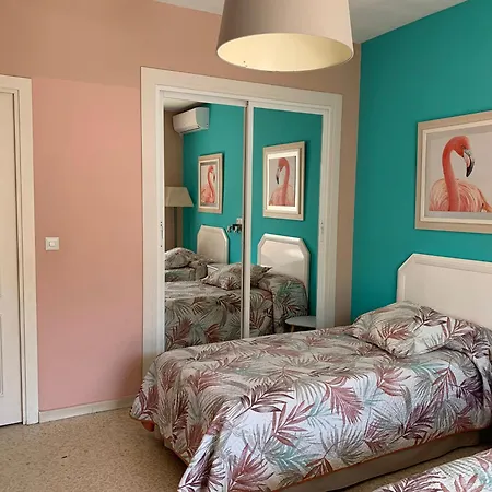 Ronda 3 Beachfront Апартаменты *