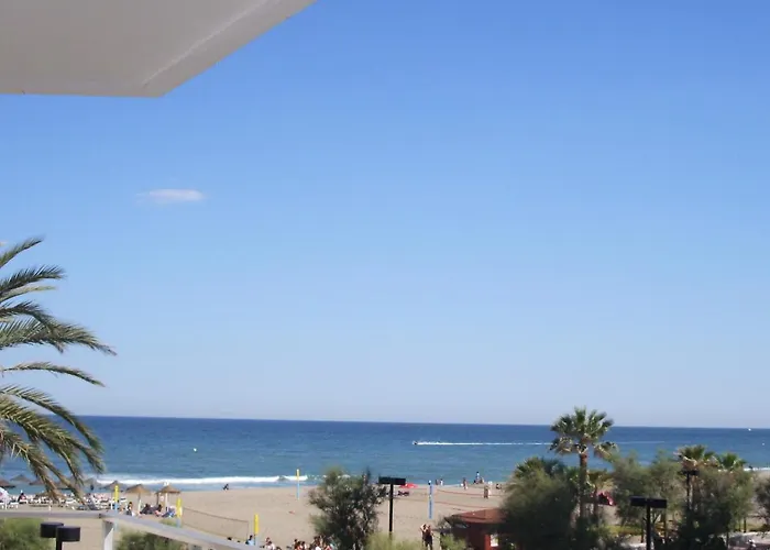 Ronda 3 Beachfront Apartamento *