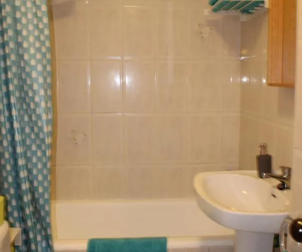 Ronda 3 Beachfront Апартаменты *