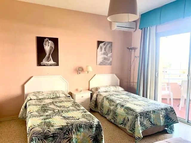 Ronda 3 Beachfront Apartamento *