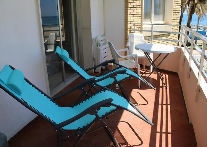 Ronda 3 Beachfront Apartment