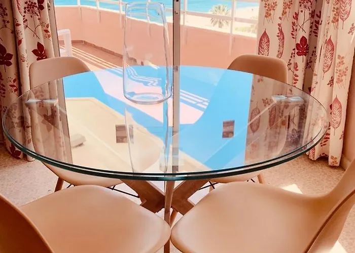 Ronda 3 Beachfront Апартаменты *